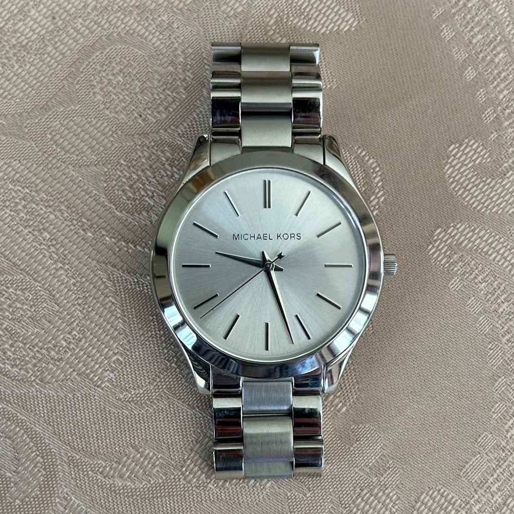 Michael Kors Runway Slim Watch in Silver (MK-3178)